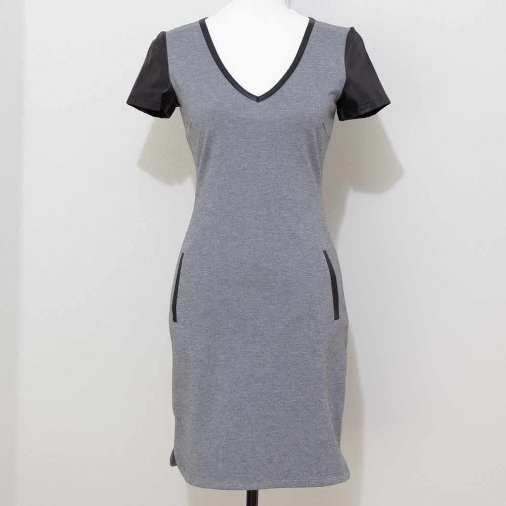 Banana Republic Women's Gray Short Sleeved Dress with Faux Leather Trim Size 0